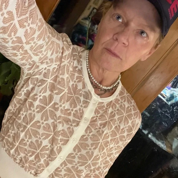 Alexander McQueen Elegant Lace Button-Up sweater- Cream and tan - Picture 6 of 8